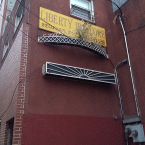 Tiara on a building, Carroll Gardens, Brooklyn